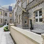 Dom wakacyjny The Kennedy House Stone Cross Mansion *