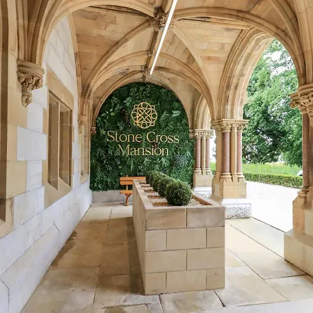 The Kennedy House Stone Cross Mansion אולברסטון